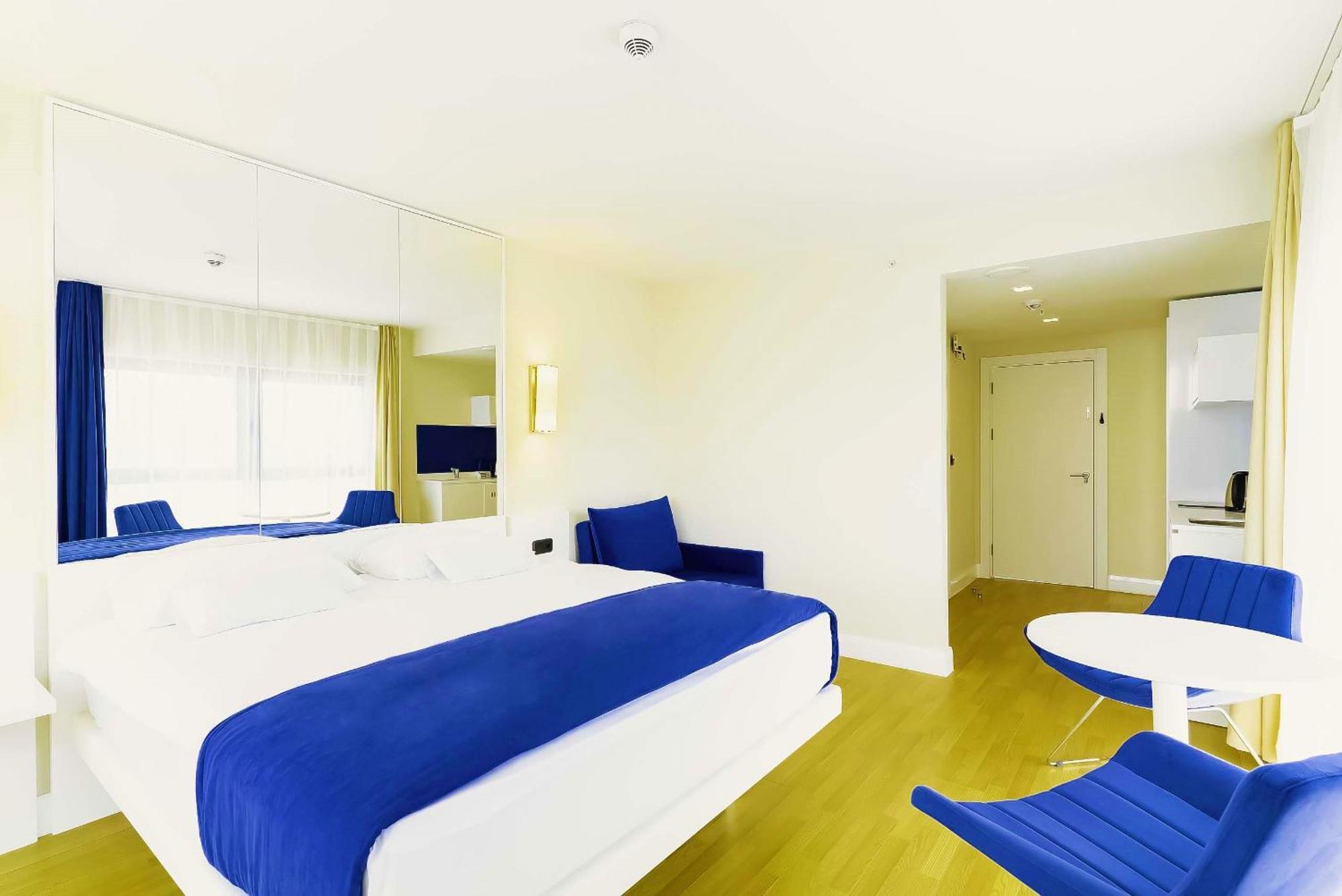 Orbi Twin Towers Aparthotel With Sea View Batumi Exterior foto