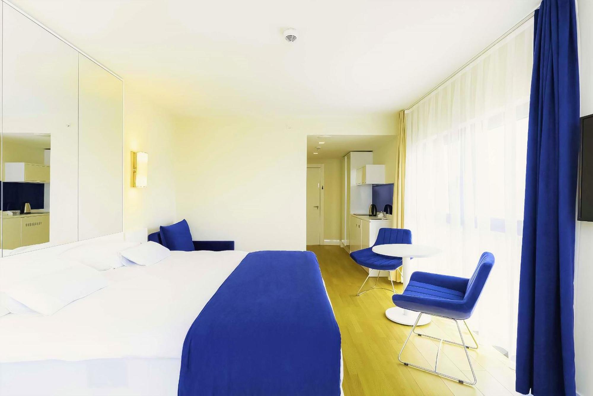 Orbi Twin Towers Aparthotel With Sea View Batumi Exterior foto