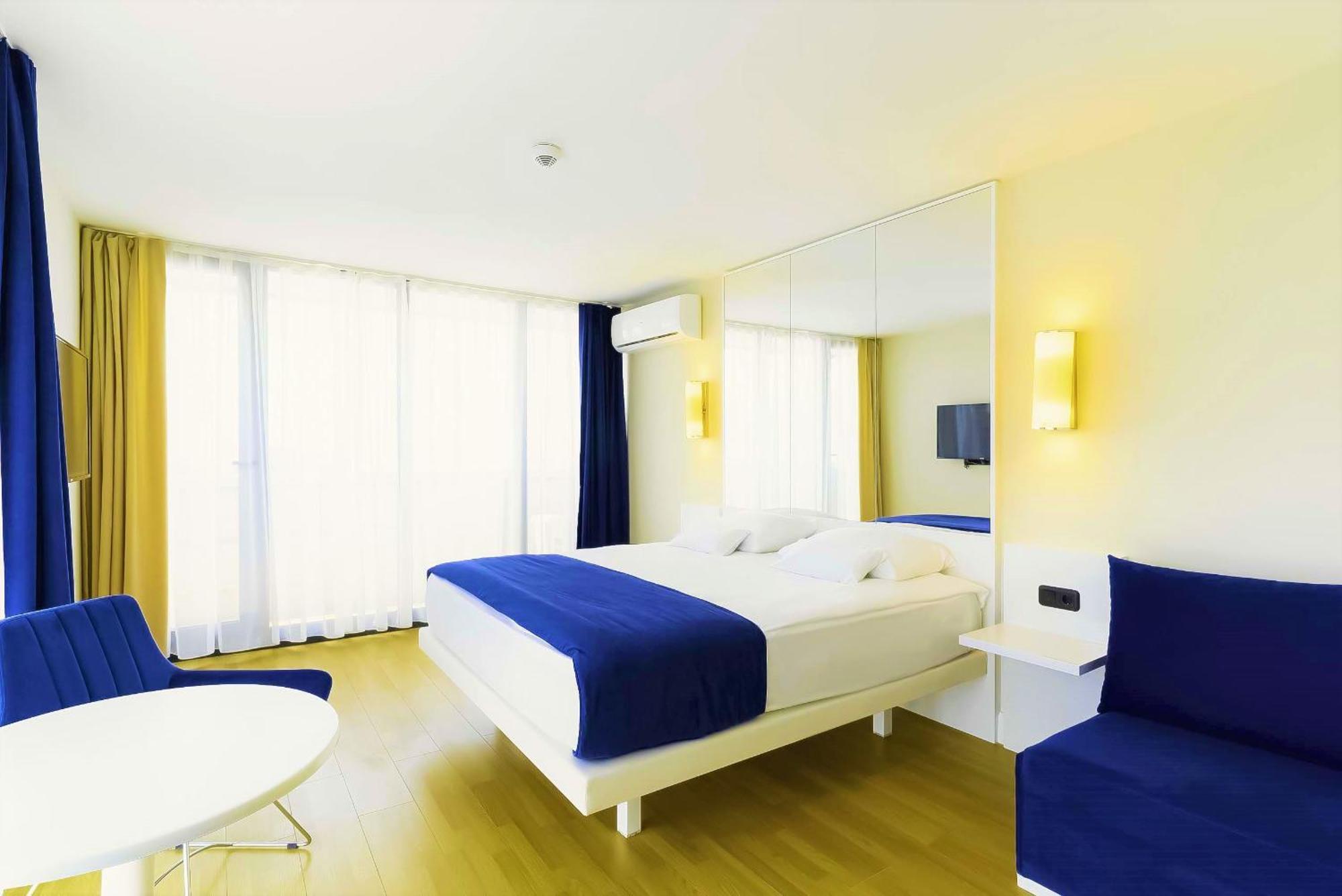 Orbi Twin Towers Aparthotel With Sea View Batumi Exterior foto