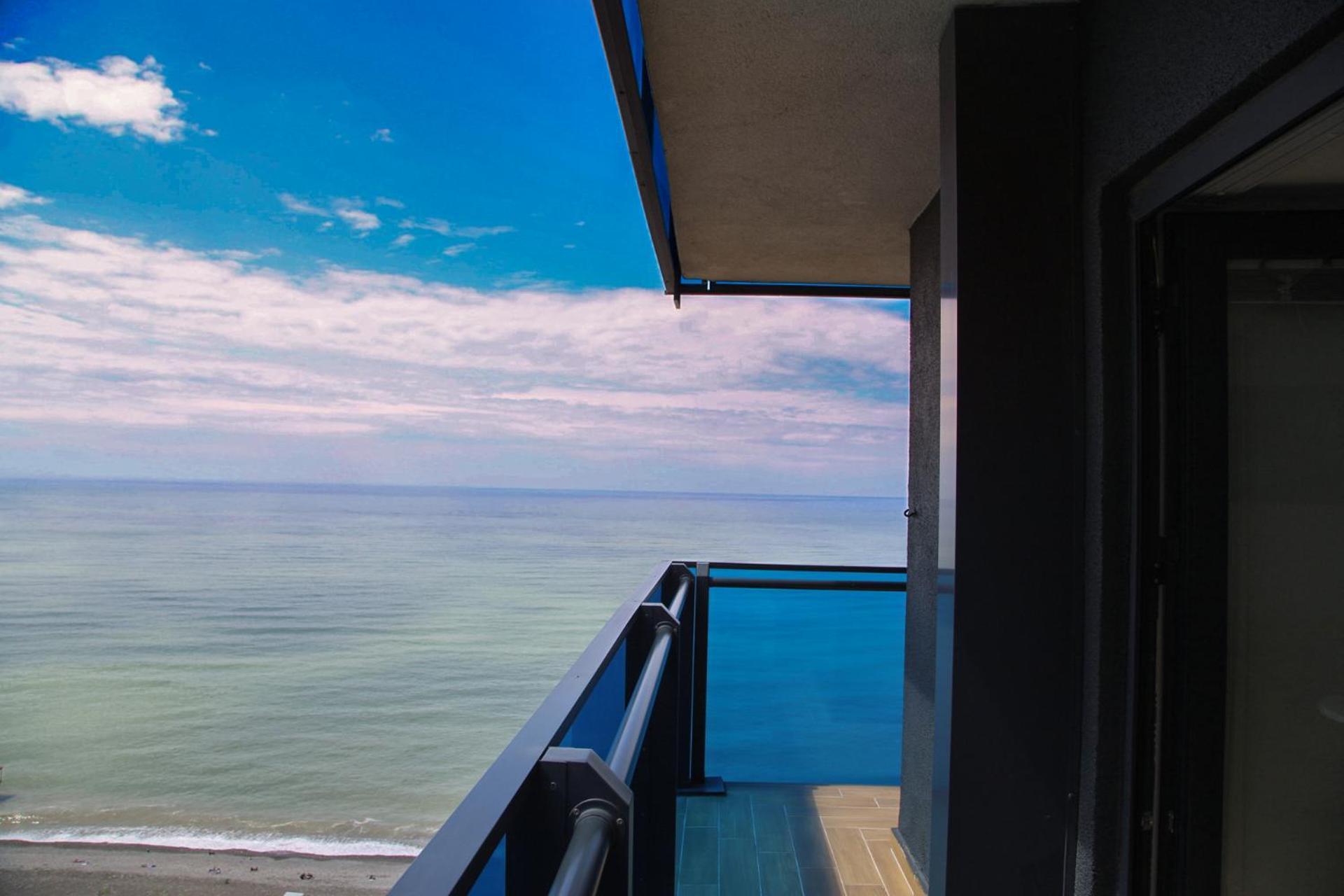 Orbi Twin Towers Aparthotel With Sea View Batumi Exterior foto