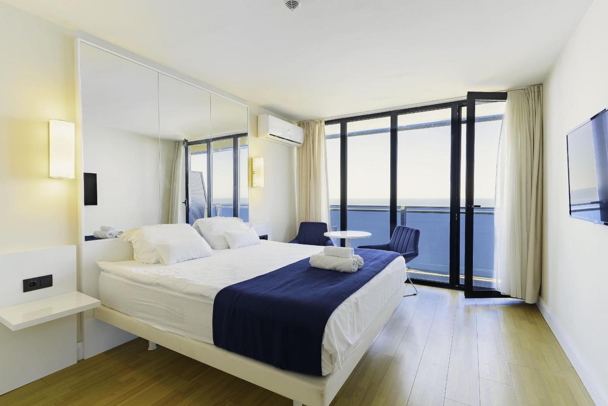 Orbi Twin Towers Aparthotel With Sea View Batumi Exterior foto
