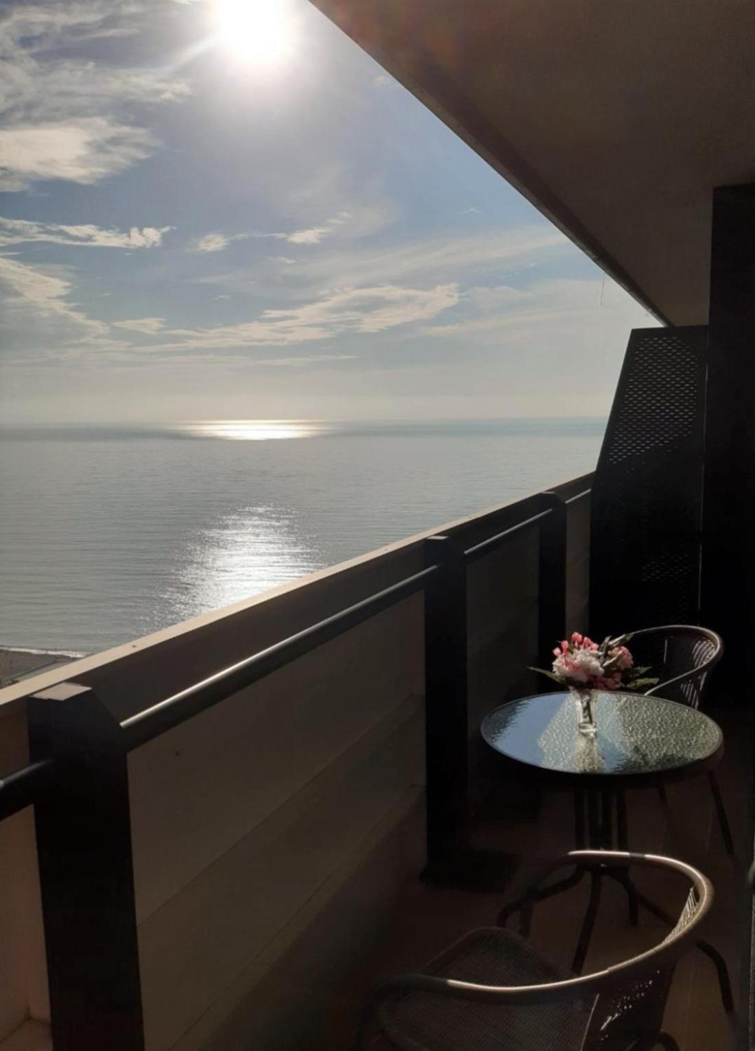 Orbi Twin Towers Aparthotel With Sea View Batumi Exterior foto